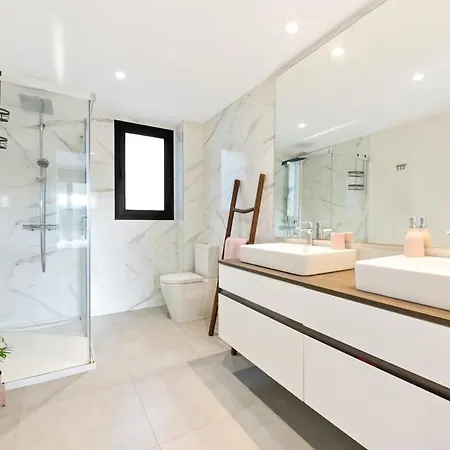 Costa Luxe Escape