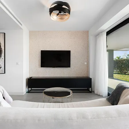 Costa Luxe Escape